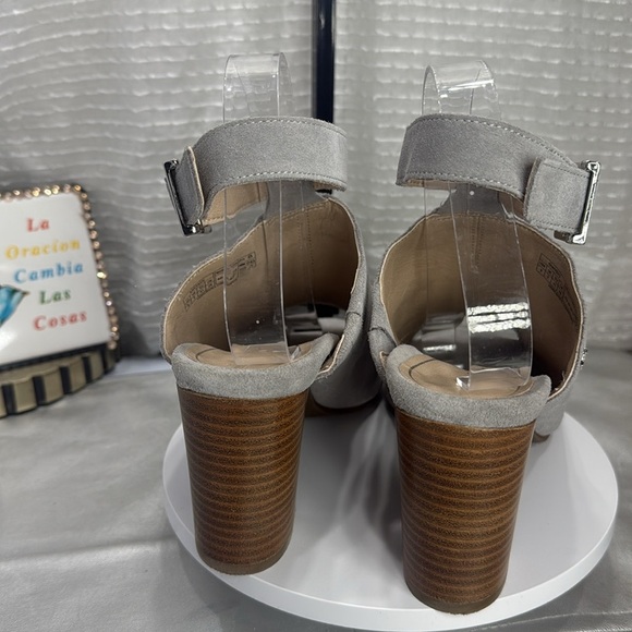 (E2) Vionic Perk Women's Kaia Light Grey Suede Peep Toe Platform Heel, Size 9 - Picture 6 of 15